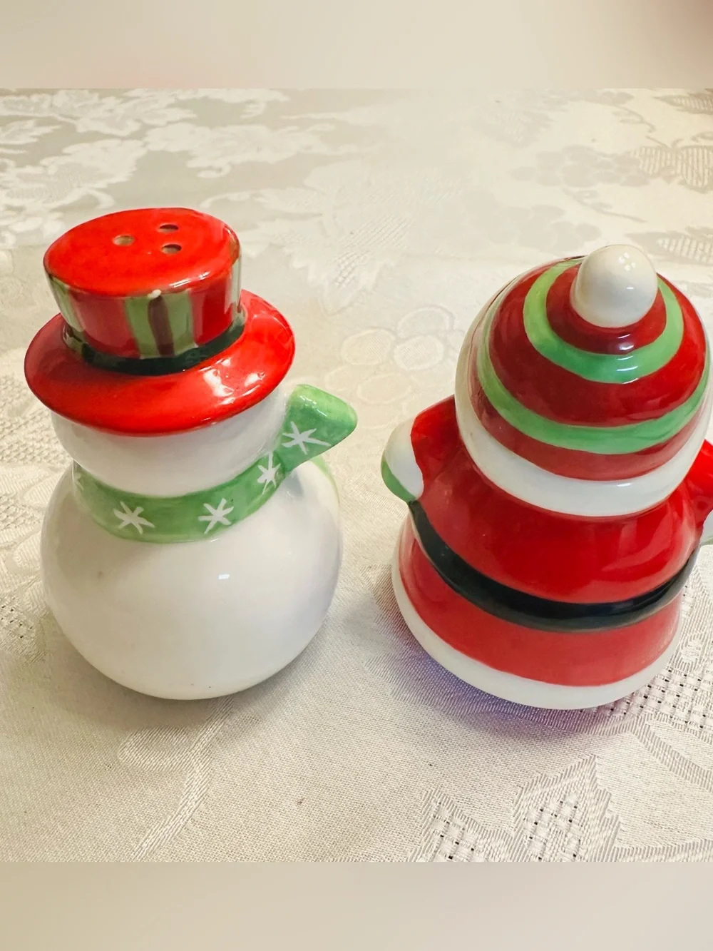Vintage Essex Mfg. Inc. Santa & Snowman Christmas Salt & Pepper Shakers Set